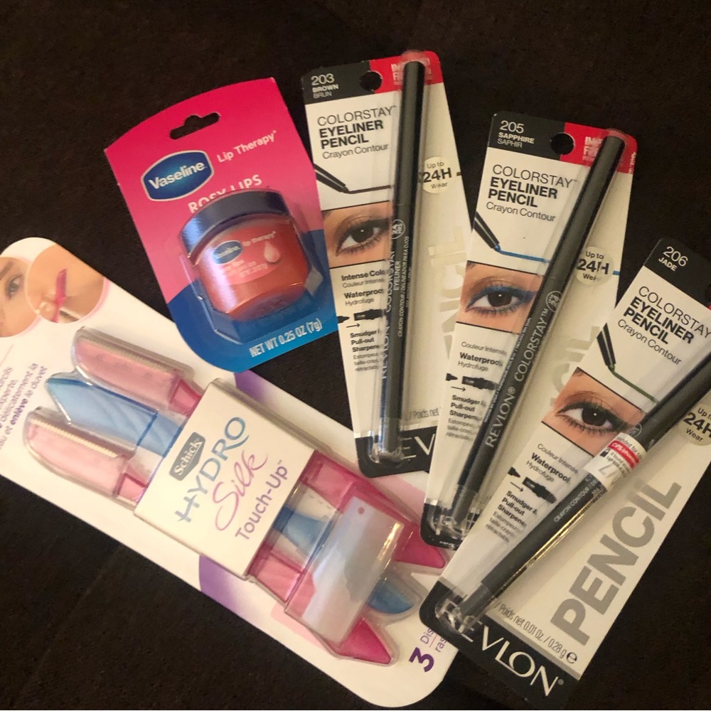 Women’s makeup bundle.  ***57***   Revlon and more 🖤 AllNewItems - Picture 6 of 9